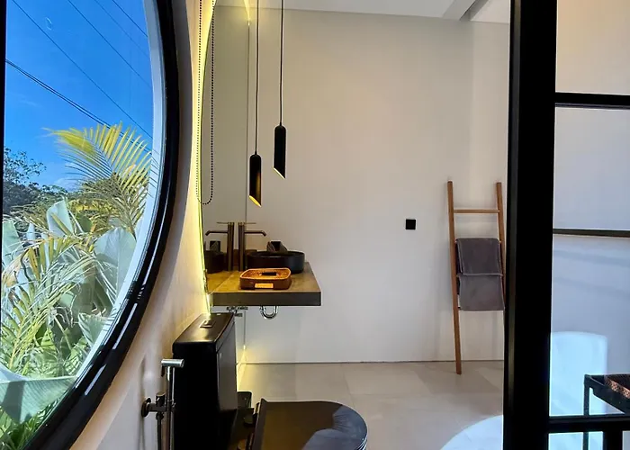 Baliwood - Luxury 3br - By The *